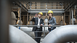 Zwei Ingenieure der Berliner Wasserbetriebe